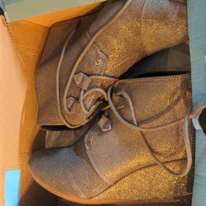 NWT Tom's Kala Dusty Gold Bootie size 10